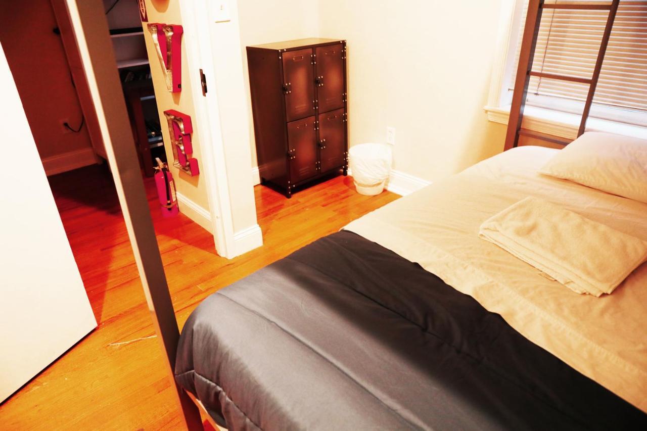 Duo Housing (Adults Only) Hostel Вашингтон Екстериор снимка