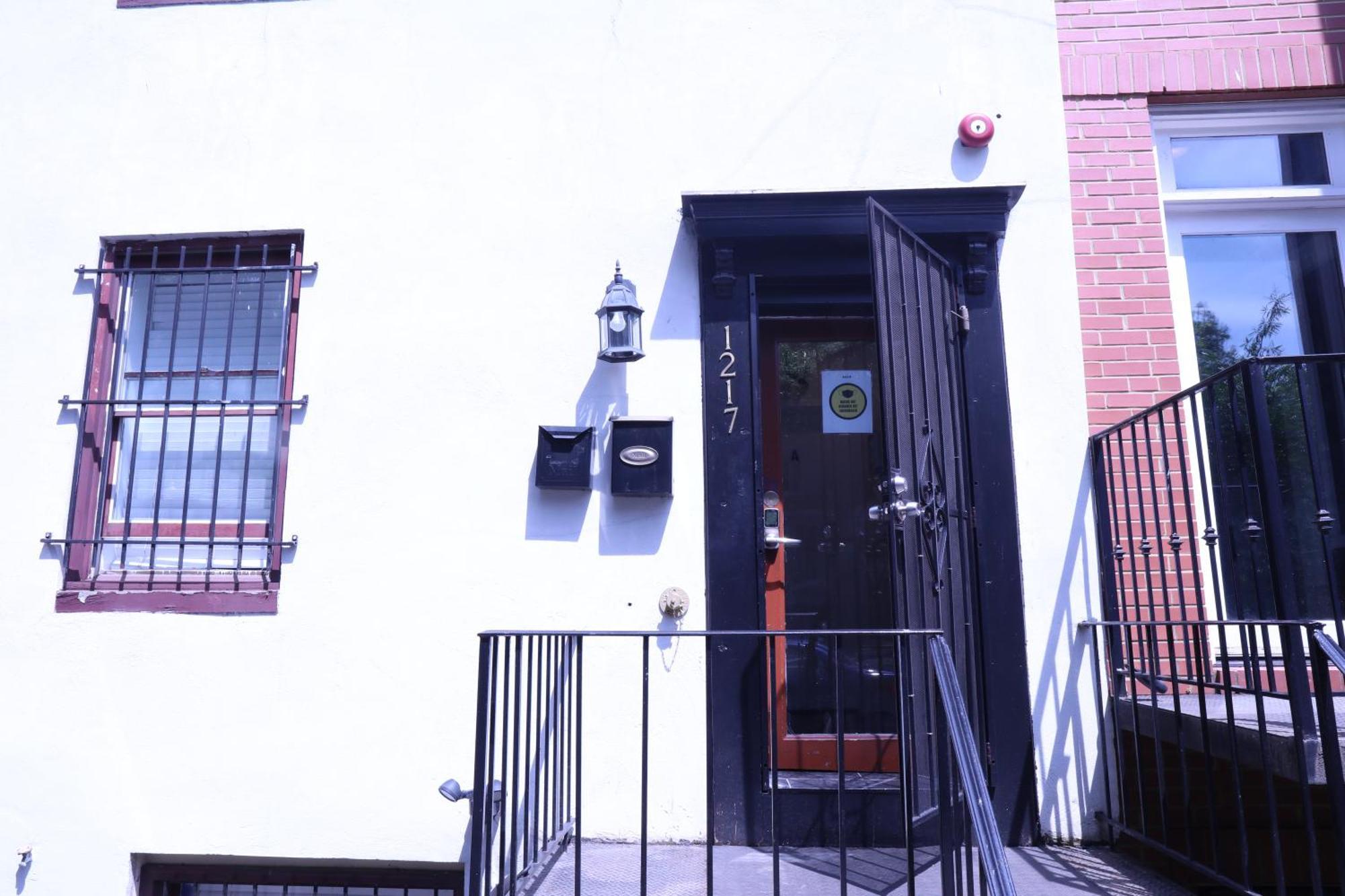 Duo Housing (Adults Only) Hostel Вашингтон Екстериор снимка