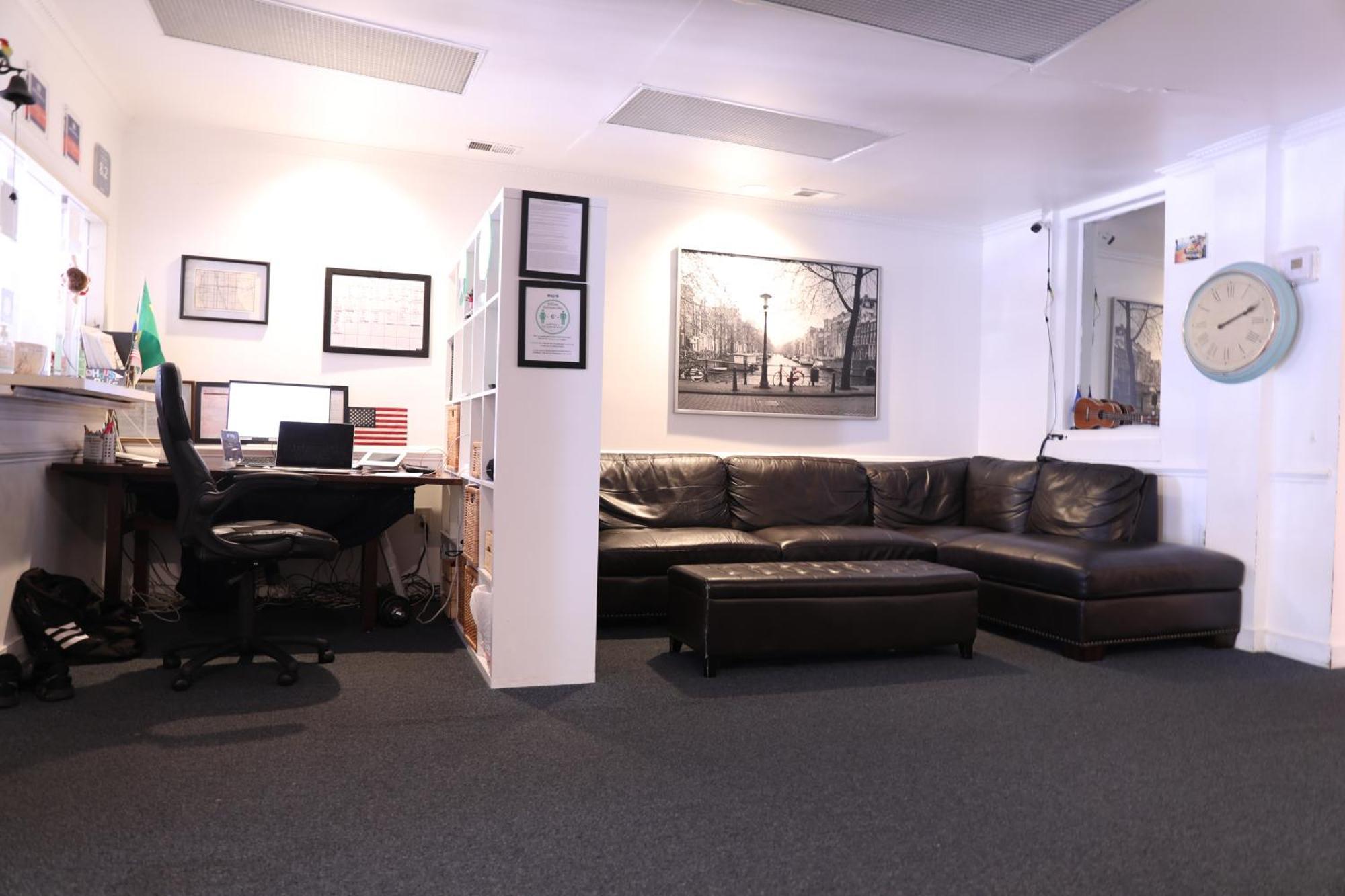 Duo Housing (Adults Only) Hostel Вашингтон Екстериор снимка