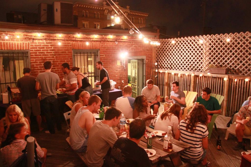 Duo Housing (Adults Only) Hostel Вашингтон Екстериор снимка