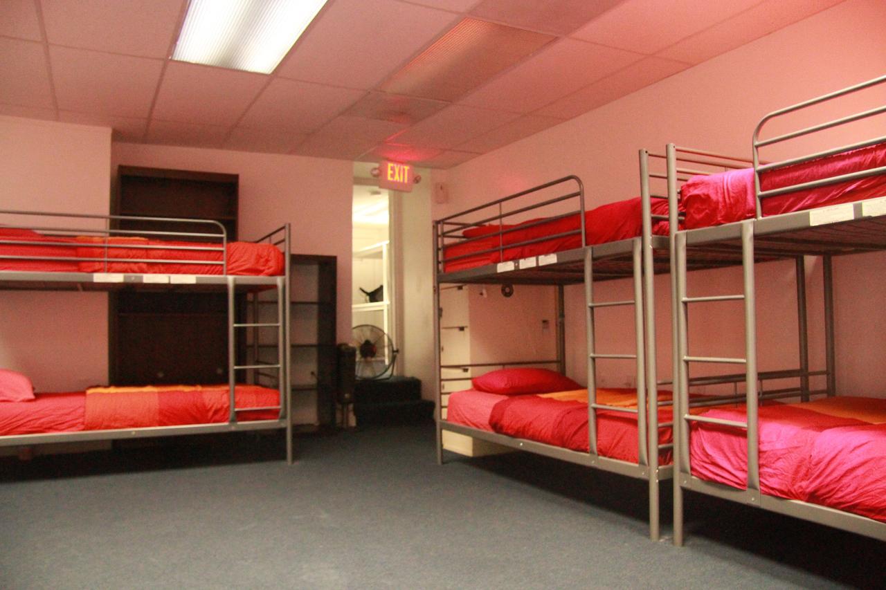 Duo Housing (Adults Only) Hostel Вашингтон Екстериор снимка