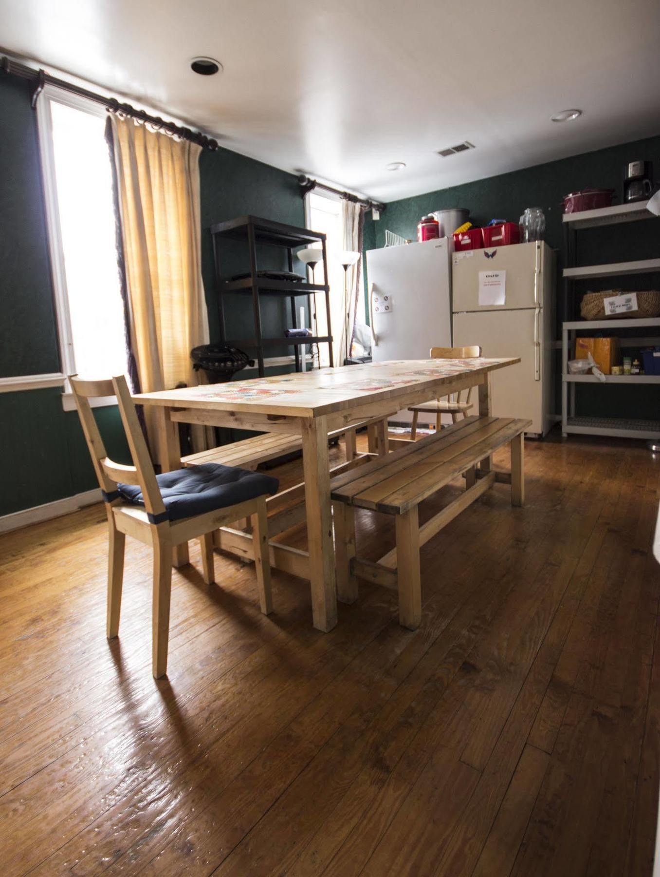 Duo Housing (Adults Only) Hostel Вашингтон Екстериор снимка