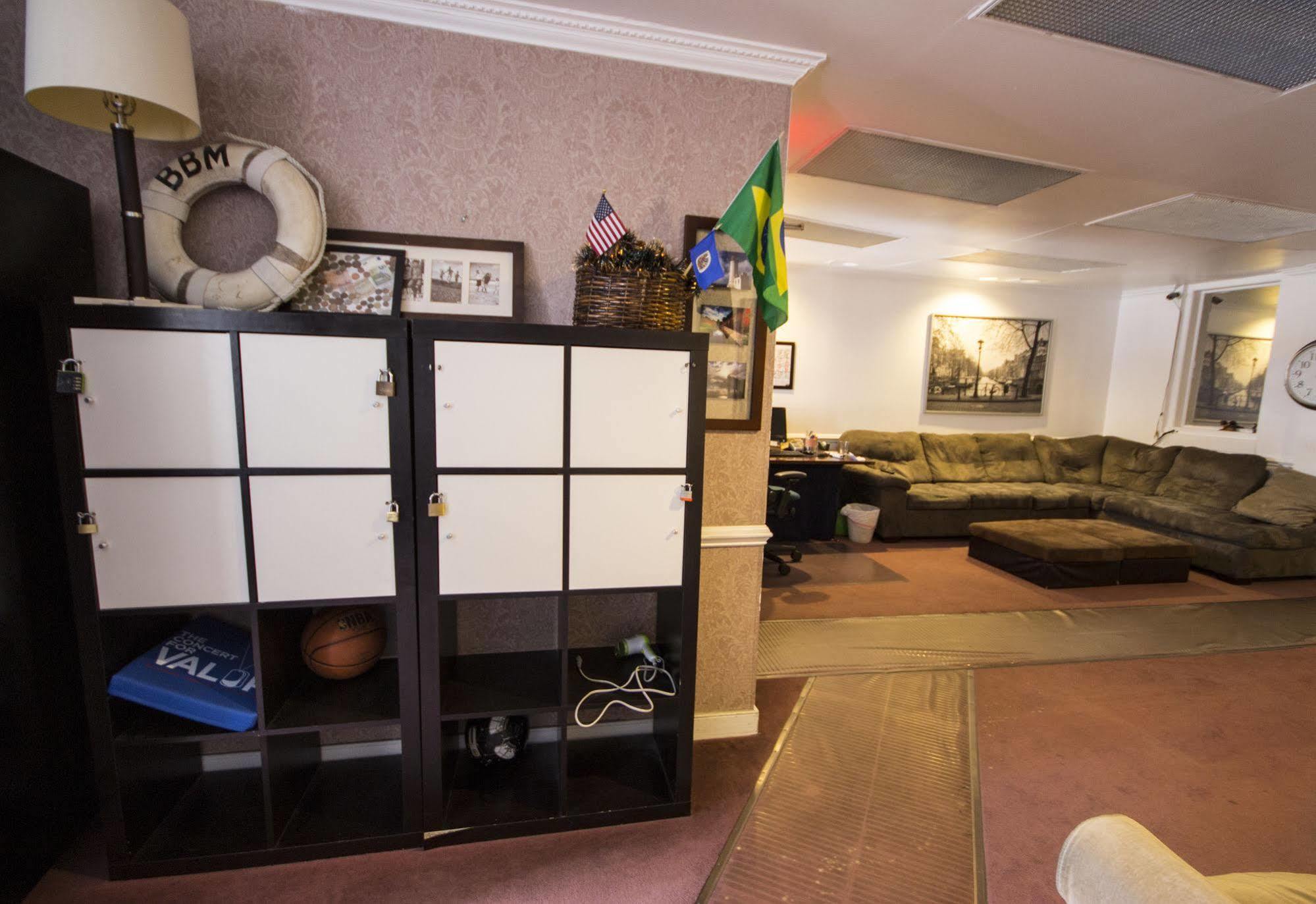 Duo Housing (Adults Only) Hostel Вашингтон Екстериор снимка