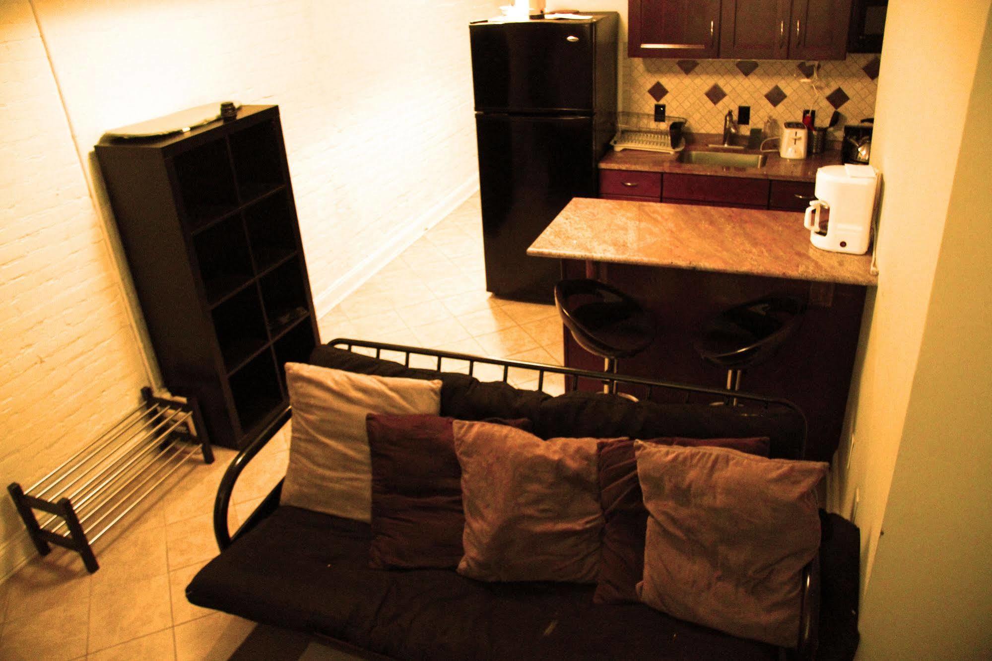Duo Housing (Adults Only) Hostel Вашингтон Екстериор снимка